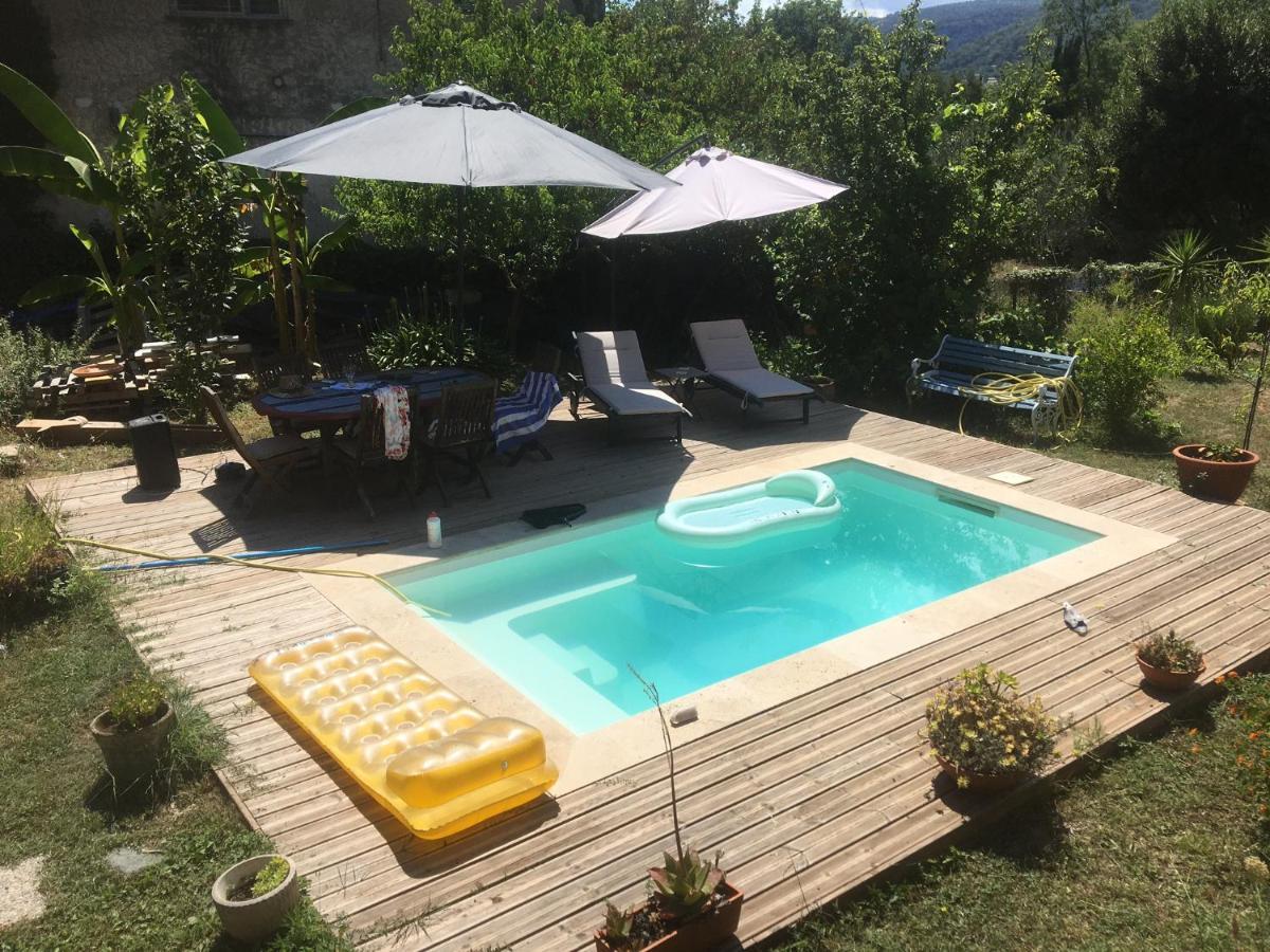Magnifique Dans Maisonnette *